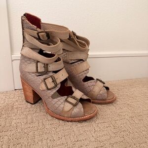 FREEBIRD Bond in Taupe Croco